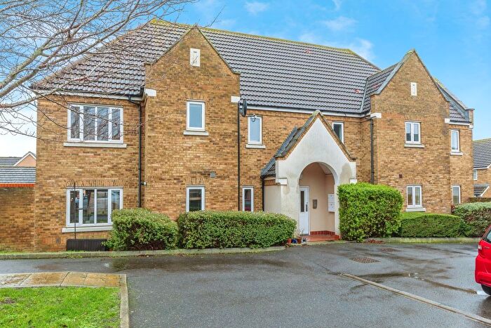 2 Bedroom Flat For Sale In Gudgeon Crescent, Rochester, Kent, ME3