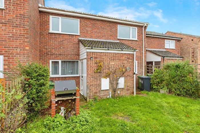 2 Bedroom Flat For Sale In Woodside Court, Attleborough, NR17