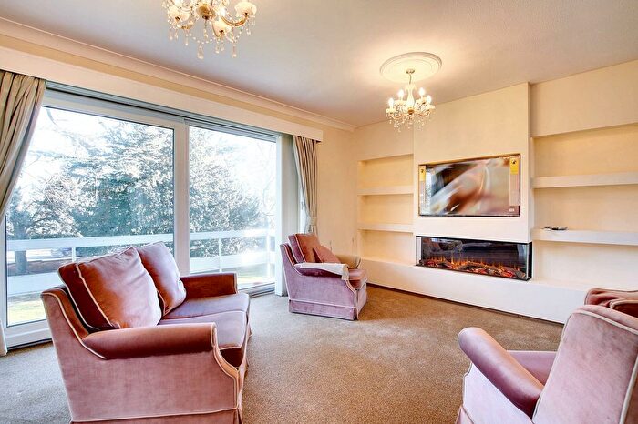 3 Bedroom Flat To Rent In Dukes Drive, Leicester, LE2