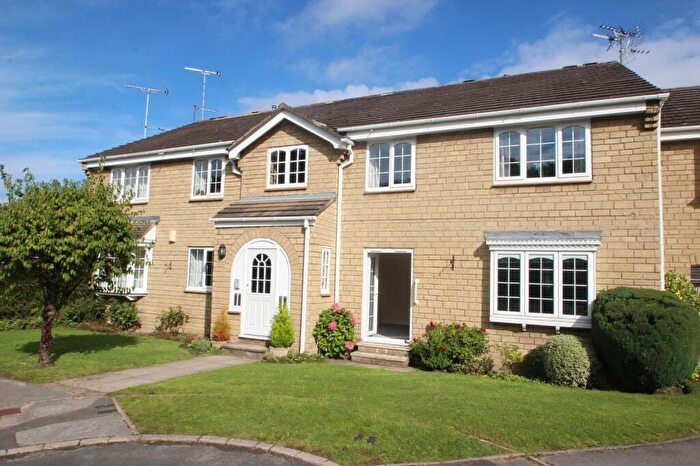 2 Bedroom Flat To Rent In Oakdene Vale, Leeds, West Yorkshire, LS17