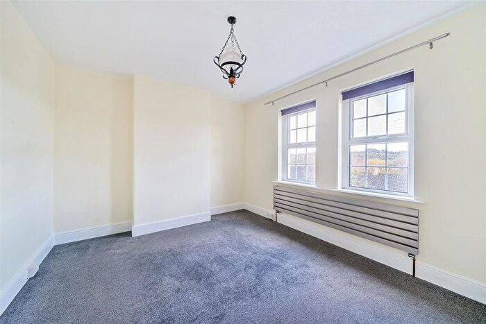 2 Bedroom End Of Terrace House To Rent In Broadshard, Crewkerne, TA18