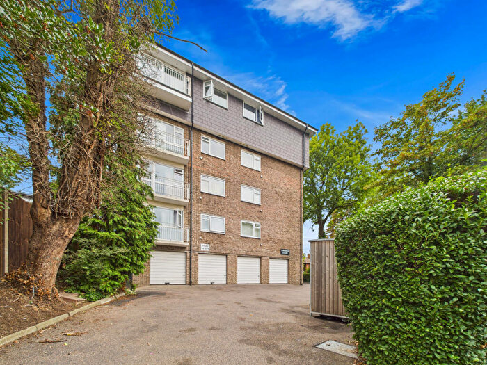 2 Bedroom Flat To Rent In Warwick Court, Park Hill Road, Bromley, BR2