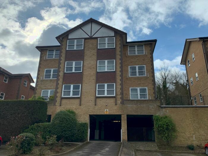 1 Bedroom Flat To Rent In Elm Road, Redhill, RH1