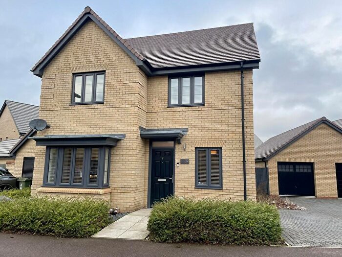 4 Bedroom Detached House For Sale In Larkinson Avenue, Biggleswade, SG18