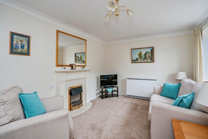 1 Bedroom Flat For Sale In London Road, Cowplain, Waterlooville, Hampshire, PO8