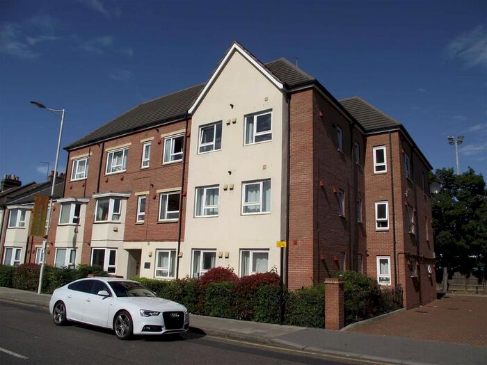 Studio To Rent In Tarragon Court, Ilford, Essex, IG1