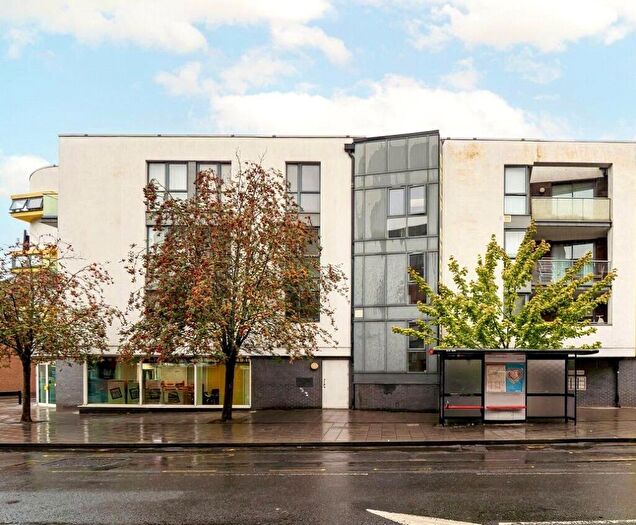 2 Bedroom Apartment For Sale In London Road, Kingston Upon Thames, KT2