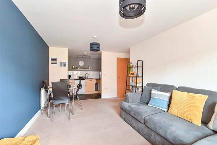 2 Bedroom Flat For Sale In Commonwealth Drive, Three Bridges, Crawley, West Sussex, RH10