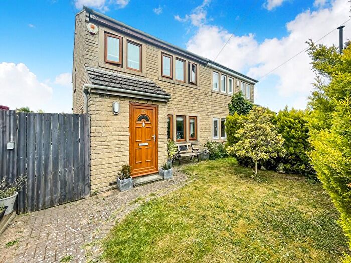 3 Bedroom Semi-Detached House For Sale In Cotswold Mews, Highburton, Huddersfield, HD8