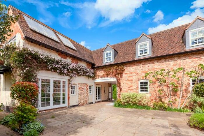 1 Bedroom Flat To Rent In Godington, Nr Bicester, OX27