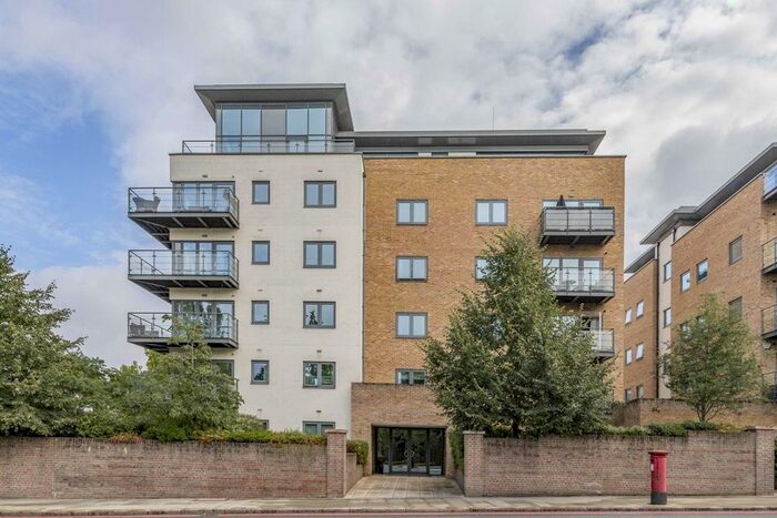 2 Bedroom Flat To Rent In Roehampton Lane, London, SW15