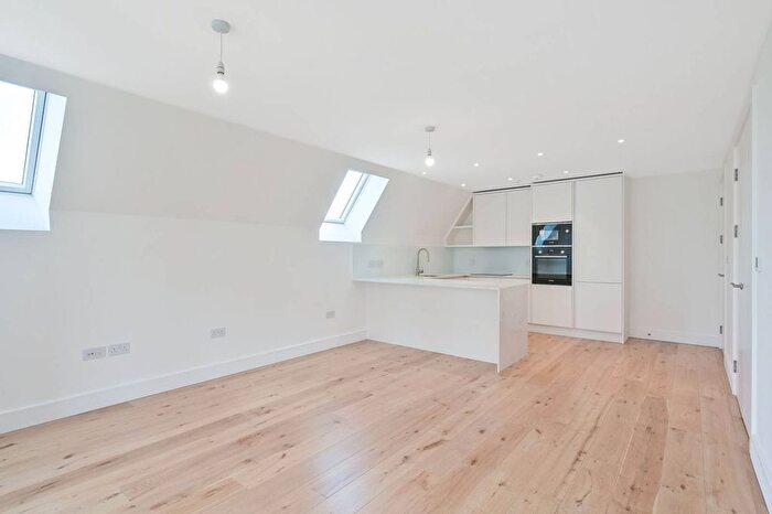 2 Bedroom Flat For Sale In Whetstone Square, Finchley, London, N20