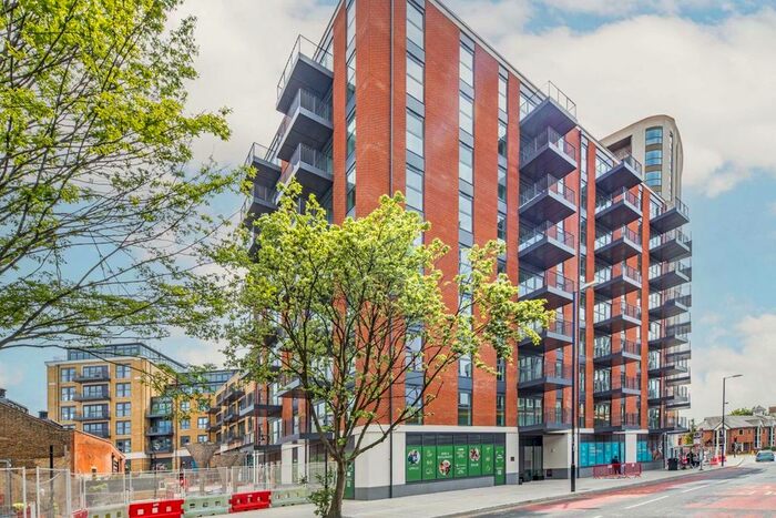 1 Bedroom Flat To Rent In Brook Street, Kingston Upon Thames, KT1