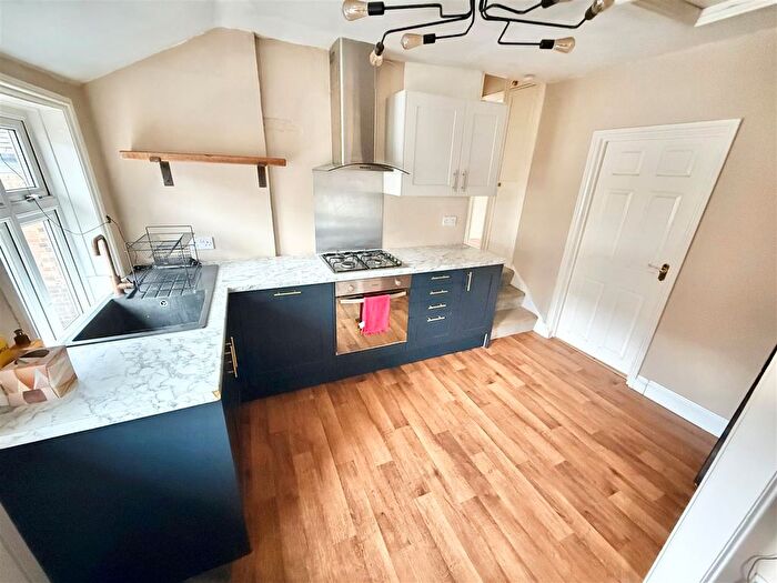 2 Bedroom Flat To Rent In James Court, High Street, Markyate, AL3