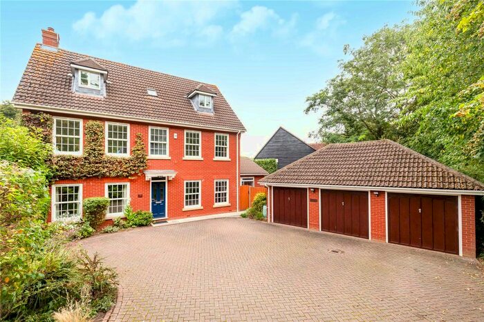 6 Bedroom Detached House To Rent In Gadd Close, Wokingham, Berkshire, RG40