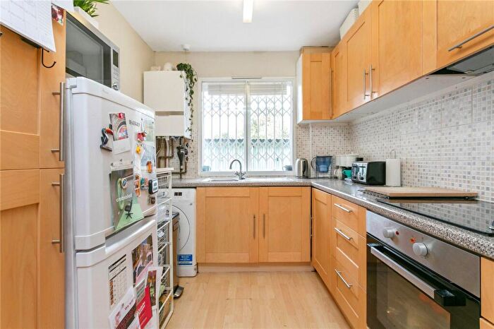 1 Bedroom Apartment For Sale In Escuan Lodge, Aberdeen Park, Highbury, London, N5