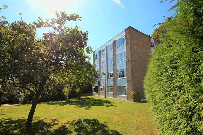 1 Bedroom Flat To Rent In Downswood, Reigate, Surrey, RH2