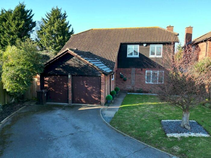 4 Bedroom Detached House To Rent In Ridlington Close, Lower Earley, RG6