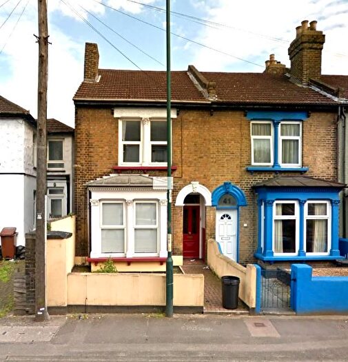 1 Bedroom Flat To Rent In Cuxton Road, Strood, ME2