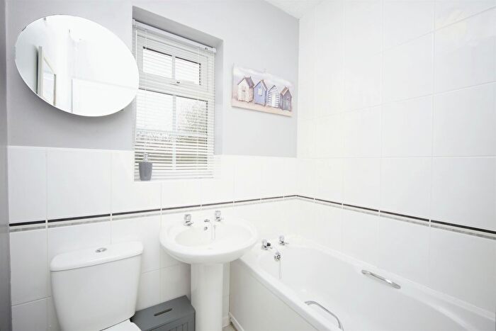 3 Bedroom End Of Terrace House For Sale In Bilbury Close, Walkwood, Redditch, B97
