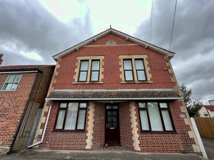 3 Bedroom Flat To Rent In Petticoat Lane, Dilton Marsh, Nr Westbury, BA13