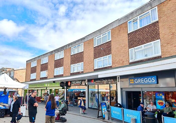 2 Bedroom Flat For Sale In Crockhamwell Road, Woodley, Reading, Berkshire, RG5