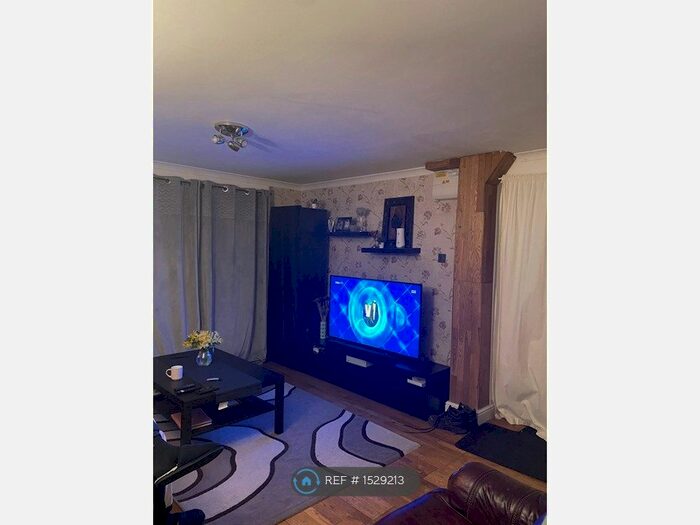 2 Bedroom End Of Terrace House To Rent In Goldenash Court, Northampton, NN3