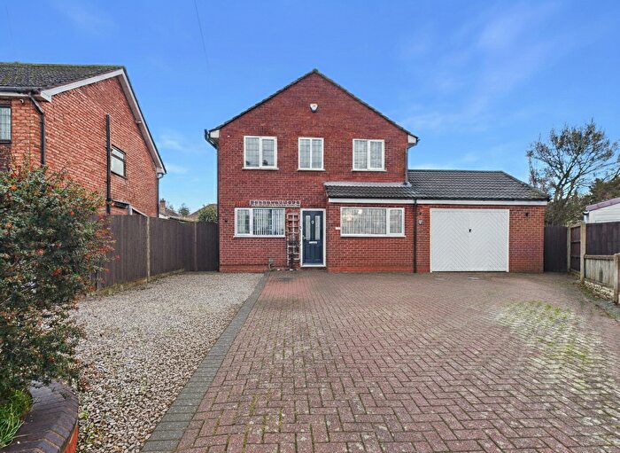 3 Bedroom Detached House For Sale In Masefield Drive, Tamworth, B79