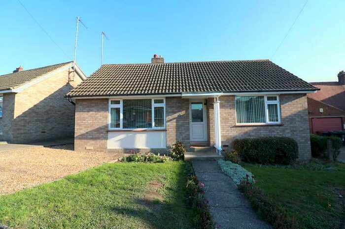 2 Bedroom Detached Bungalow To Rent In South Close, Rushden, NN10