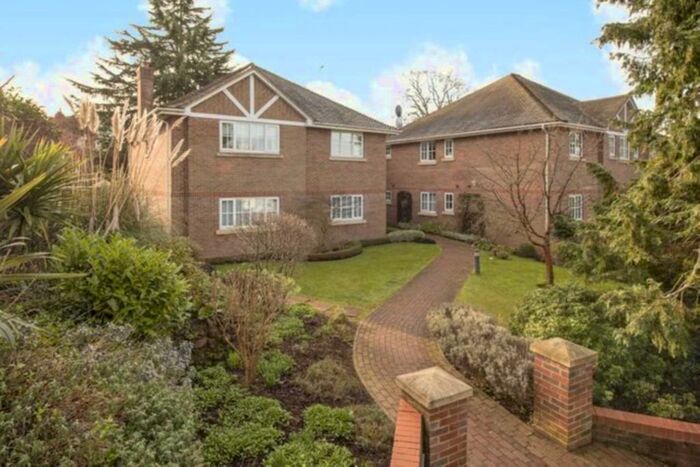 2 Bedroom Flat To Rent In Hillside Road, Radlett, WD7