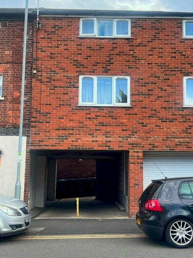 4 Bedroom Flat To Rent In High Street North, Dunstable, LU6