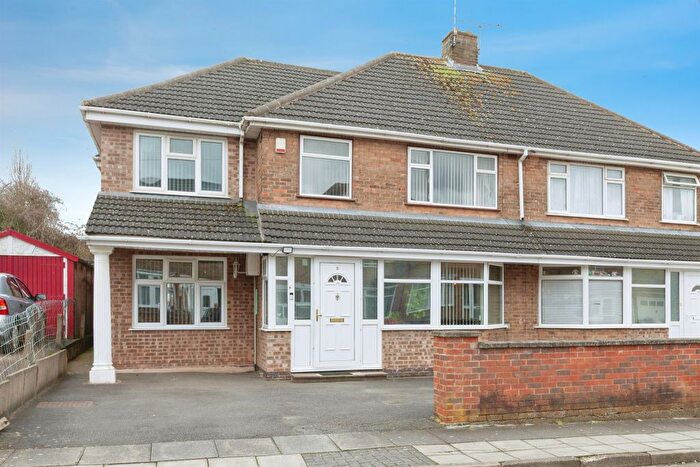 4 Bedroom Semi Detached House For Sale In Padstow Road, Leicester, LE4