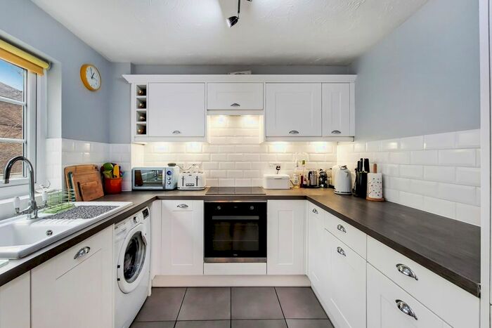 2 Bedroom Flat To Rent In Selhurst Close, London, SW19