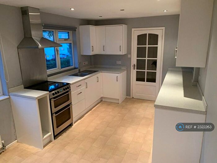 3 Bedroom Terraced House To Rent In Lincoln Road, Stevenage, SG1