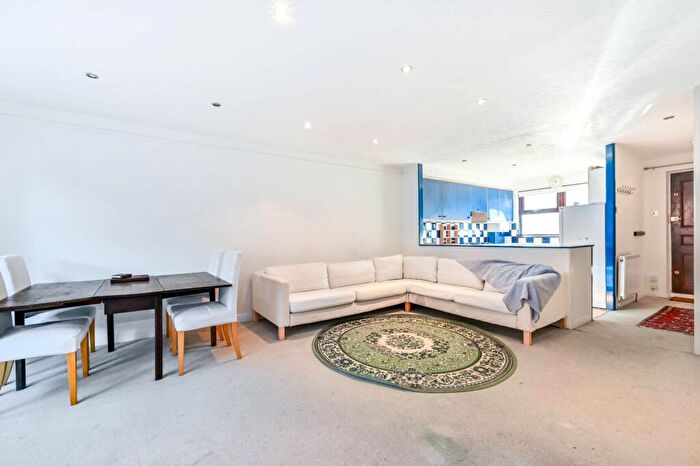 3 Bedroom Terraced House To Rent In Weavers Way, Camden, London, NW1