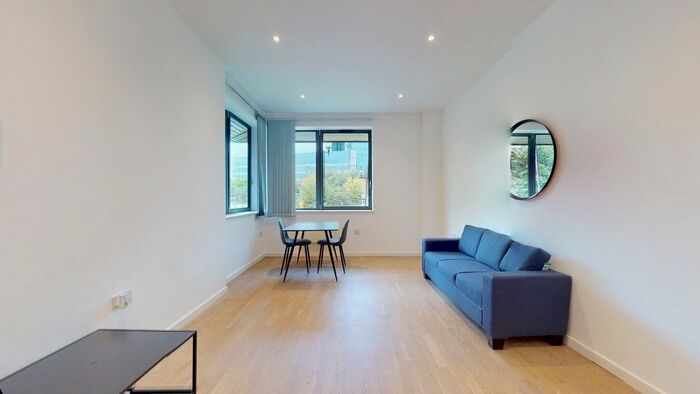 1 Bedroom Flat To Rent In Riverbank Way, Brentford, TW8