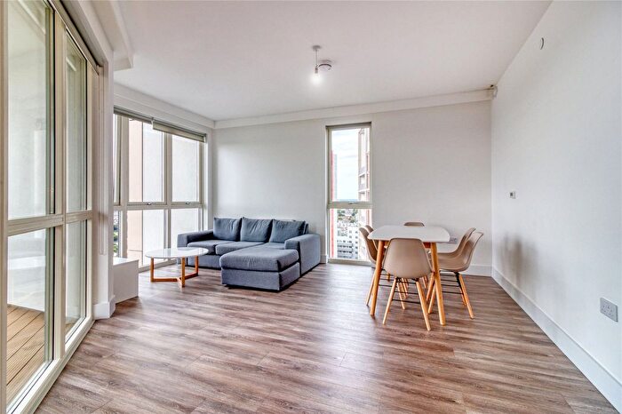 2 Bedroom Flat To Rent In Argo Apartments, Silvertown Way, E16