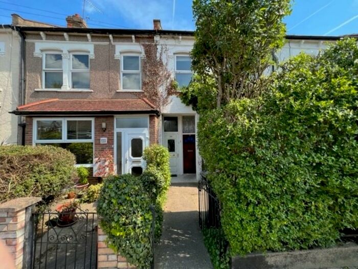 2 Bedroom Maisonette To Rent In Brunswick Grove, N11