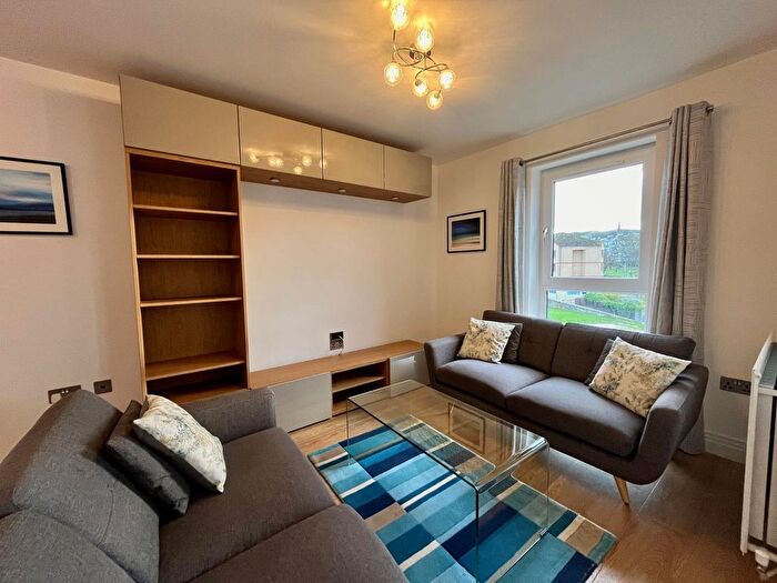3 Bedroom Flat To Rent In Brunswick Road, Edinburgh, EH7