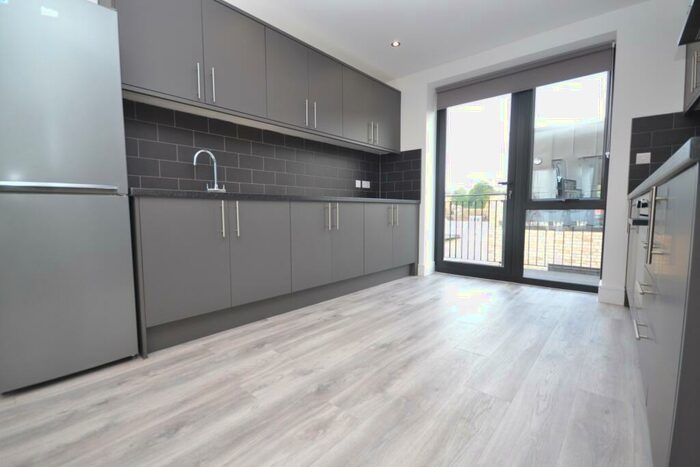 2 Bedroom Flat To Rent In High Street Orpington, BR6