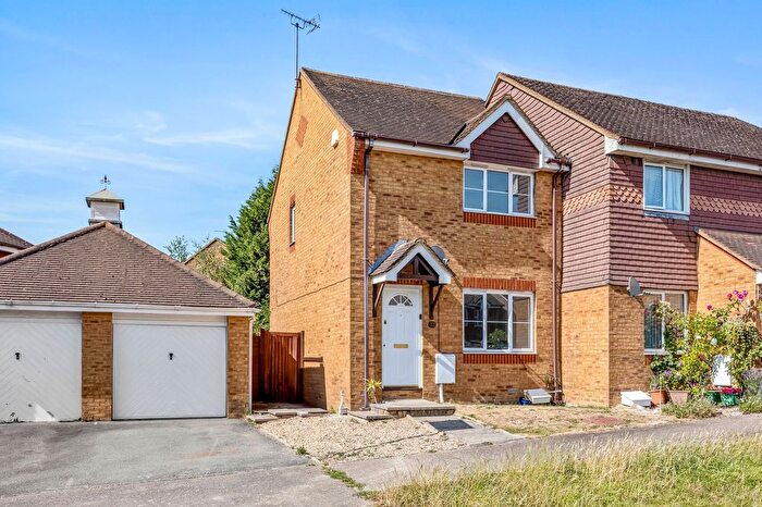 3 Bedroom End Of Terrace House For Sale In Ropeland Way, Horsham, RH12