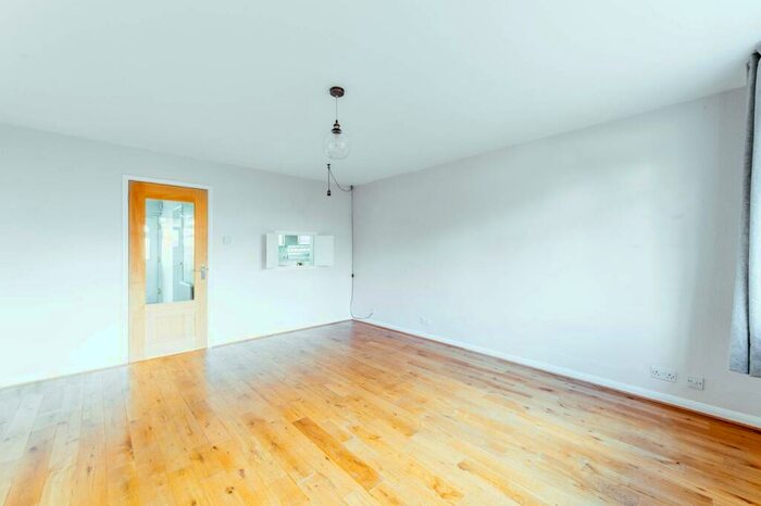 2 Bedroom Terraced House To Rent In Lower Road, Sutton, SM1