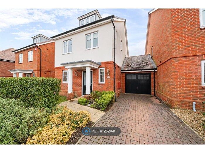4 Bedroom Detached House To Rent In Clarks Farm Way, Blackwater, Camberley, GU17