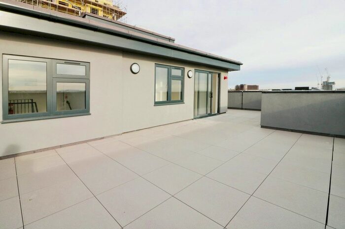 3 Bedroom Flat To Rent In High Road, Ilford, IG3