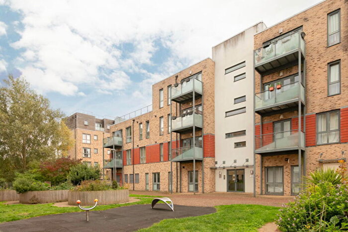2 Bedroom Flat For Sale In Fitzgerald Place, Cambridge, CB4