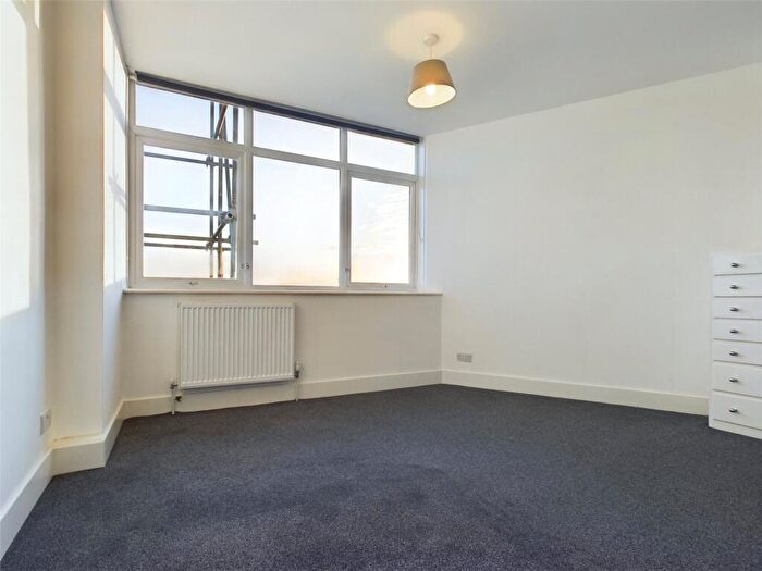 2 Bedroom Apartment To Rent In Furze Hill Court, Furze Hill, Hove, BN3