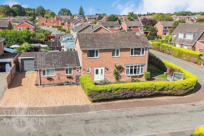 5 Bedroom Detached House For Sale In Hunters Close, Blofield, Norwich, NR13