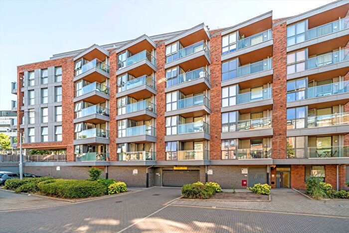 1 Bedroom Flat To Rent In High Street, Brentford, TW8