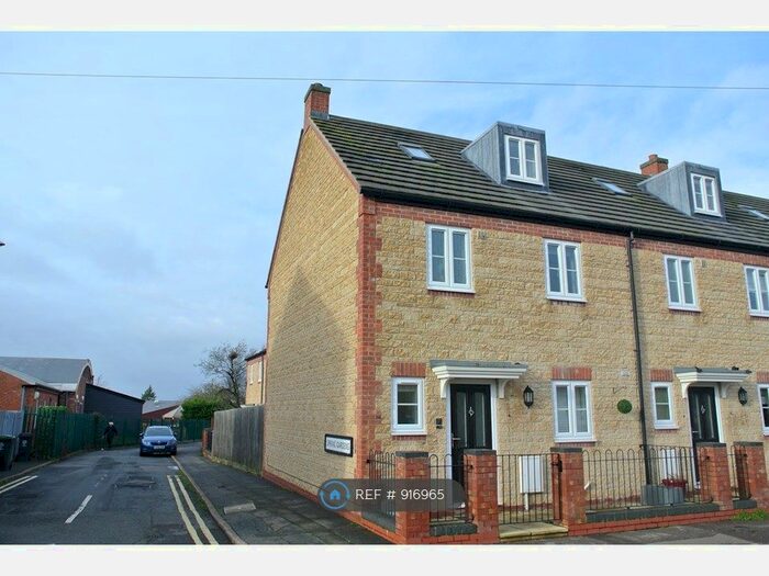 4 Bedroom End Of Terrace House To Rent In Saffron Road, Higham Ferrers, NN10