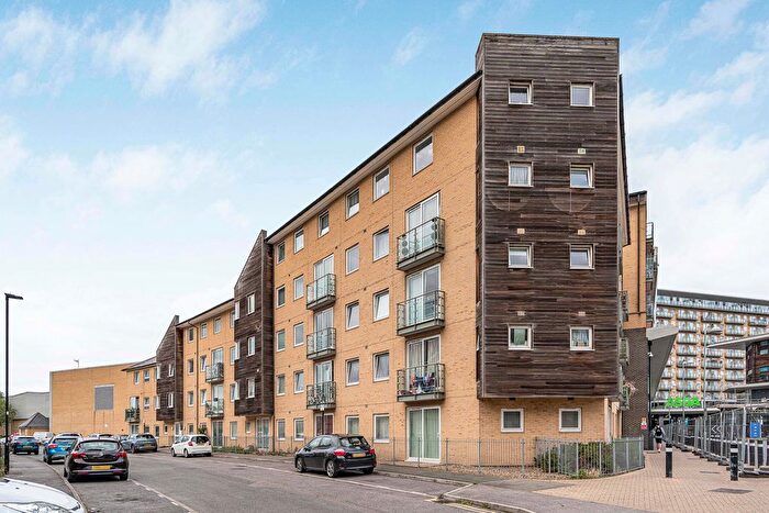 2 Bedroom Flat For Sale In Tilley Road, Feltham, TW13